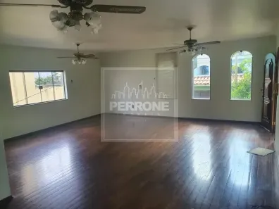 Sobrado com 4 Quartos à venda, 390m² no Jardim Piqueroby, São Paulo