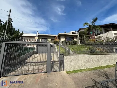 Casa com 4 Quartos à venda, 380m² no Três Figueiras, Porto Alegre
