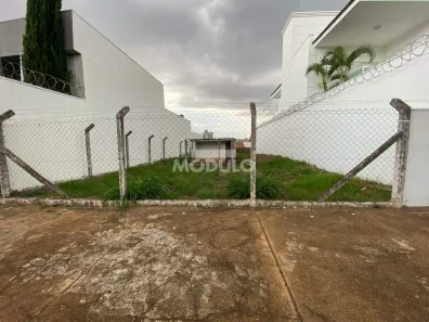 Lote/Terreno à venda, 300m² no Vigilato Pereira, Uberlândia