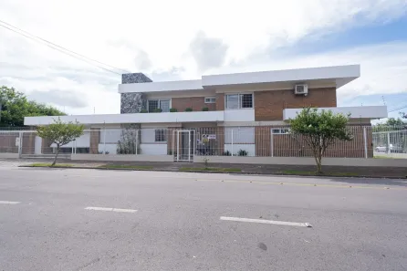 Sobrado com 5 Quartos à venda, 377m² no Três Vendas, Pelotas