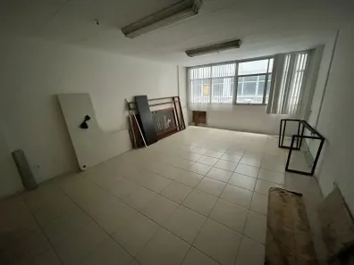 Sala Comercial à venda, 32m² no Centro, Niterói