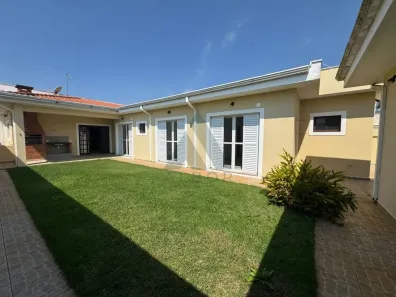 Casa de Condomínio com 3 Quartos para alugar, 213m² no Jardim Marabá, Itapetininga