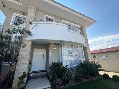Sobrado com 4 Quartos à venda, 258m² no Centro, Campo Largo