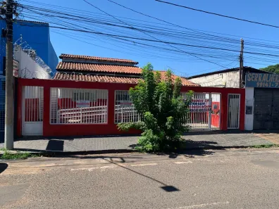 Casa com 4 Quartos para alugar, 219m² no Minas Gerais, Uberlândia