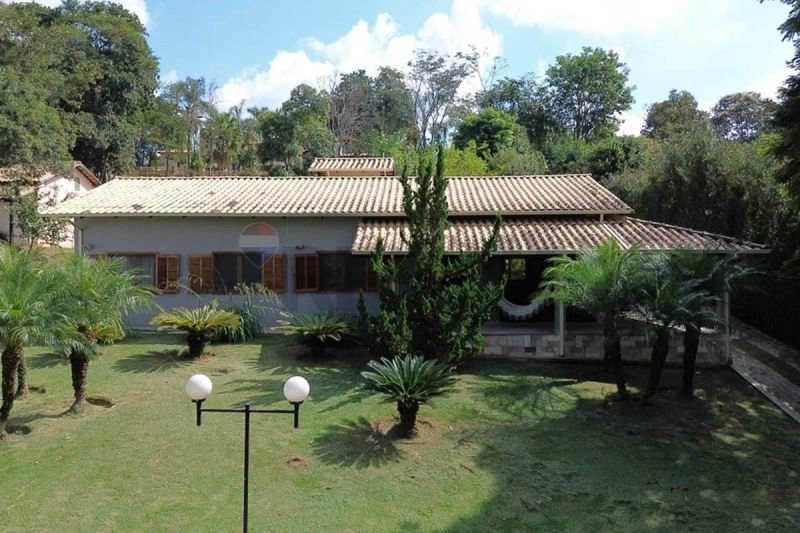 Casa em condomínio com 3 quartos — Braúnas, Belo Horizonte