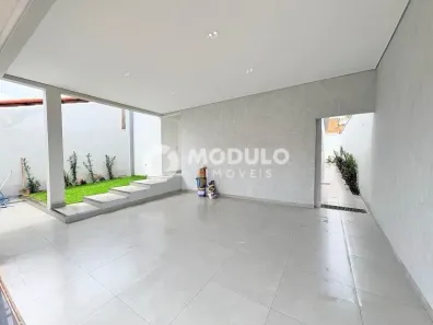 Casa com 3 Quartos à venda, 250m² no São Jorge, Uberlândia