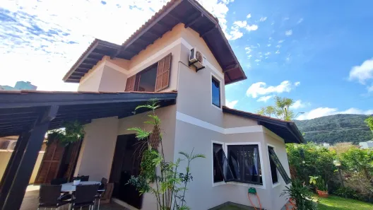 Casa com 4 Quartos à venda, 236m² no Itacorubi, Florianópolis
