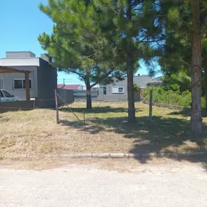 Lote/Terreno à venda, 275m² no Capão da Canoa, Capão da Canoa