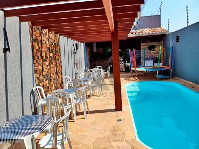 Sobrado com 3 Quartos à venda, 132m² no Vila Popular, Itapetininga
