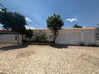 Casa com 4 Quartos para alugar, 400m² no Taguatinga Norte, Brasília