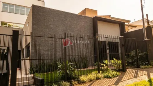 Casa com 6 Quartos para alugar, 126m² no Zona 05, Maringá