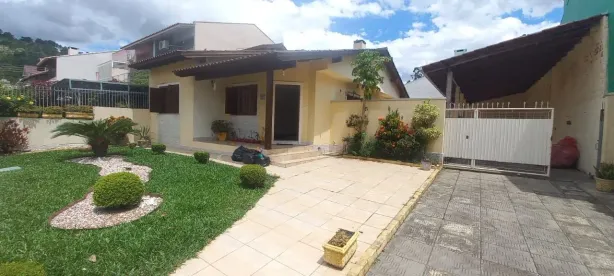 Casa com 3 Quartos à venda, 167m² no Guarujá, Porto Alegre