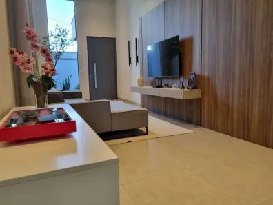 Casa com 3 Quartos à venda, 180m² no Novo Mundo, Uberlândia