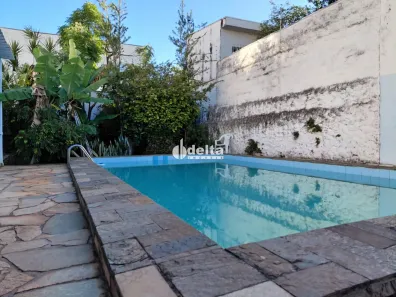 Casa com 4 Quartos à venda, 214m² no Bom Jesus, Uberlândia