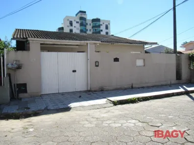 Kitnet com 1 Quarto para alugar, 26m² no Trindade, Florianópolis