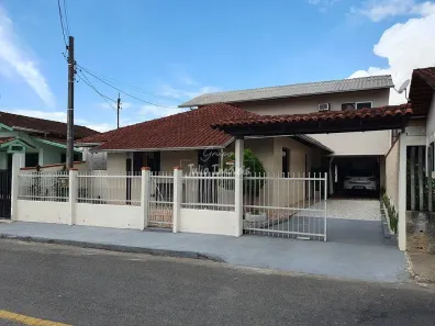 Casa com 5 Quartos à venda, 200m² no Planalto, Brusque