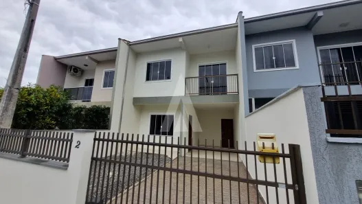Casa com 3 Quartos para alugar, 96m² no Boa Vista, Joinville