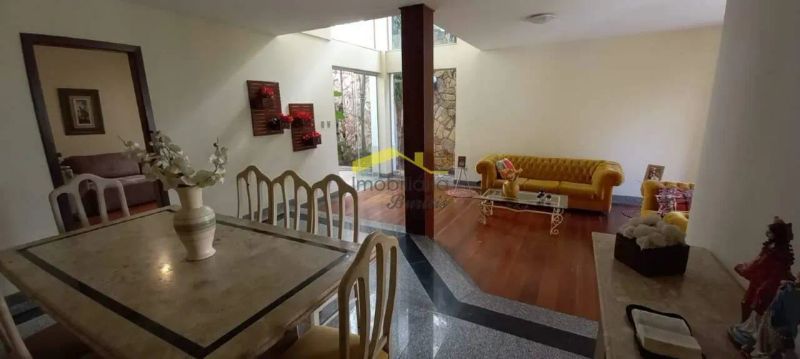 Casa com 4 quartos — Buritis, Belo Horizonte