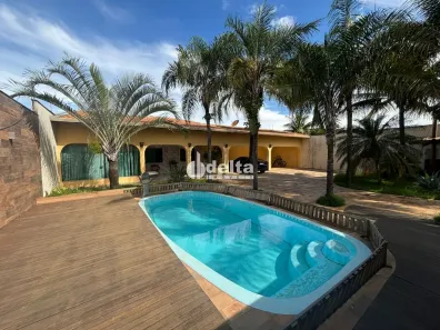 Casa com 3 Quartos à venda, 165m² no Jardim Karaíba, Uberlândia