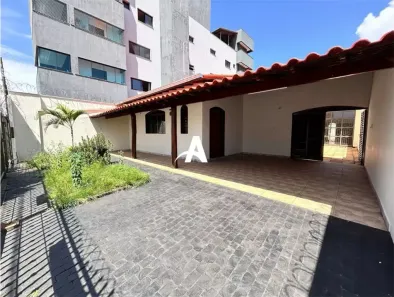 Casa com 5 Quartos à venda, 204m² no Santa Mônica, Uberlândia