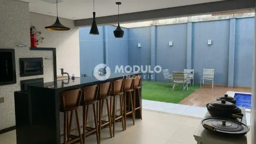 Casa de Condomínio com 3 Quartos à venda, 200m² no Laranjeiras, Uberlândia