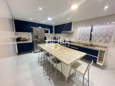 Sobrado com 4 Quartos à venda, 262m² no Iná, São José dos Pinhais