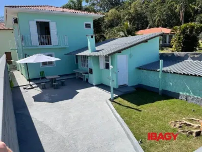 Casa com 3 Quartos para alugar, 140m² no Cacupé, Florianópolis