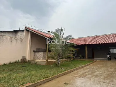 Casa com 2 Quartos para alugar, 133m² no Jardim Canaã, Uberlândia