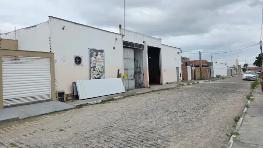 Galpão/Depósito/Armazém à venda, 200m² no Papagaio, Feira de Santana
