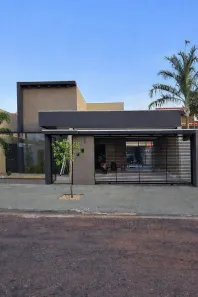 Casa com 3 Quartos para alugar, 184m² no Parque Sagrada Família, Rondonópolis