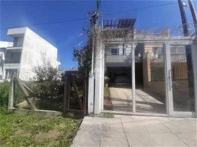 Casa com 3 Quartos à venda, 174m² no Guarujá, Porto Alegre