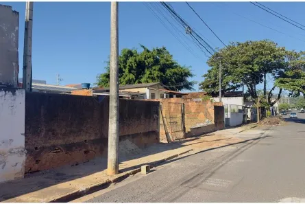Lote/Terreno à venda, 300m² no Labaté, Lins