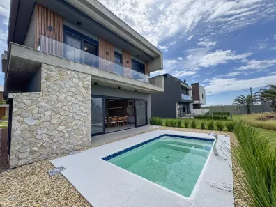 Casa de Condomínio com 4 Quartos à venda, 217m² no XANGRI-LÁ, Xangri-lá