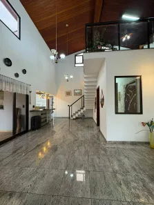Casa com 4 Quartos para alugar, 414m² no Vila Frezzarim, Americana
