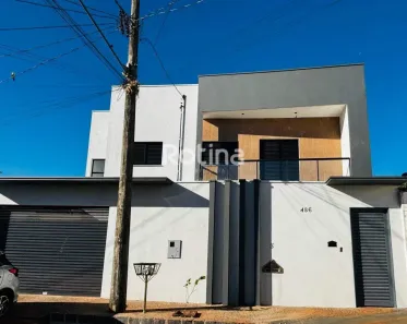 Casa com 3 Quartos à venda, 138m² no Novo Mundo, Uberlândia