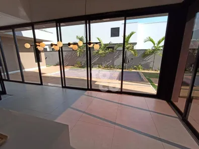 Casa de Condomínio com 3 Quartos à venda, 270m² no Granja Marileusa, Uberlândia