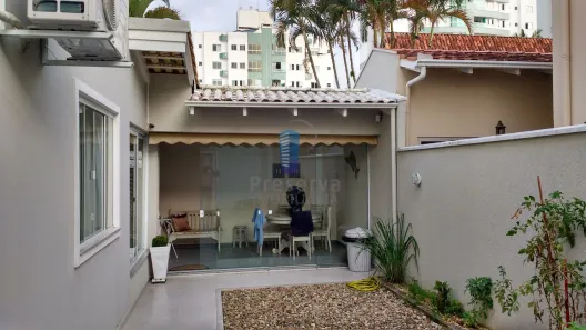 Sobrado com 3 Quartos para alugar, 339m² no Fazenda, Itajaí