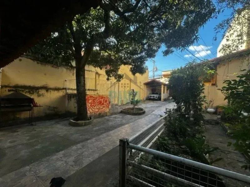 Casa com 4 quartos — Caiçaras, Belo Horizonte
