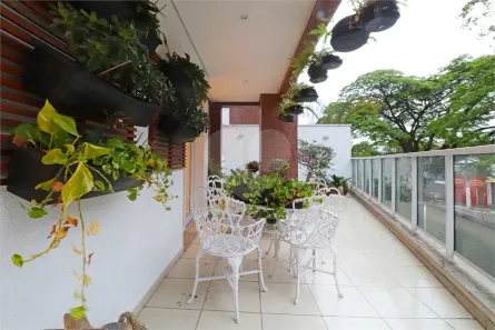 Apartamento com 3 Quartos à venda, 220m² no Vila Ipojuca, São Paulo