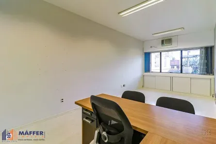 Sala Comercial à venda, 38m² no Passo da Areia, Porto Alegre