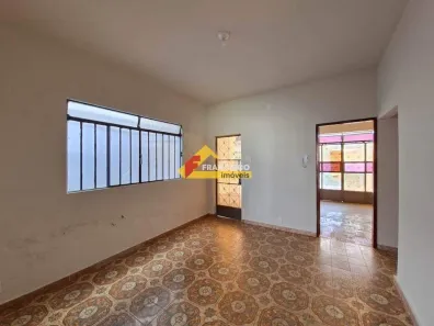 Casa com 3 Quartos para alugar, 140m² no Planalto, Divinópolis
