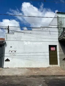 Casa com 3 Quartos para alugar, 65m² no Planalto, Uberlândia