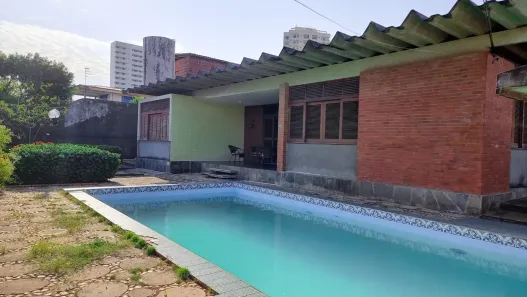 Casa com 5 Quartos à venda, 250m² no Tauape, Fortaleza