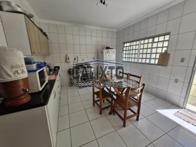 Casa com 3 Quartos à venda, 200m² no Presidente Roosevelt, Uberlândia