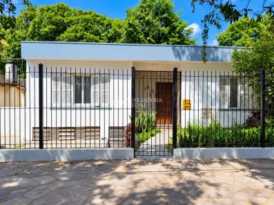 Casa com 4 Quartos à venda, 200m² no Medianeira, Porto Alegre