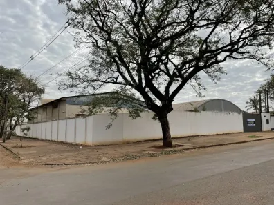 Prédio Comercial para alugar, 800m² no Parque Industrial, Maringá