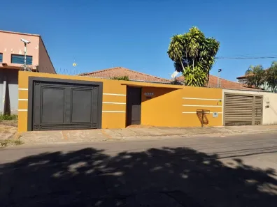 Casa com 3 Quartos à venda, 189m² no Vila Taveirópolis, Campo Grande