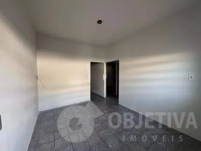 Casa com 2 Quartos para alugar, 60m² no Nossa Senhora das Graças, Uberlândia