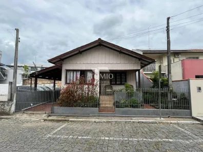 Casa com 2 Quartos à venda, 100m² no Centro, Gaspar