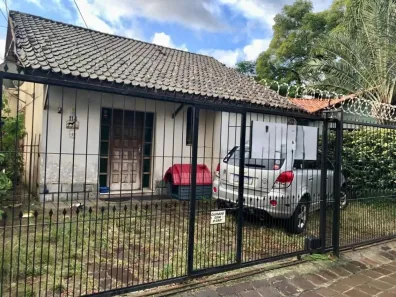 Casa com 3 Quartos à venda, 180m² no Passo da Areia, Porto Alegre